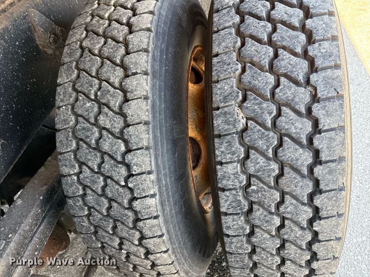 image for item ED4037 2001 Sterling L9500 dump truck