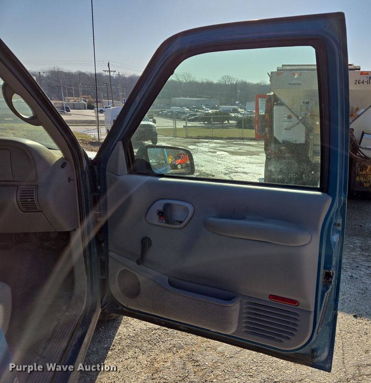 image for item ED4039 1998 Chevrolet C1500 Ext. Cab pickup truck