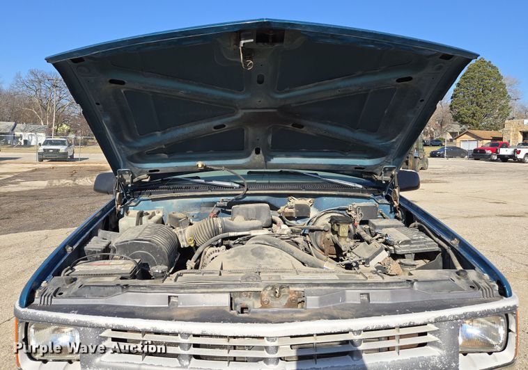 image for item ED4039 1998 Chevrolet C1500 Ext. Cab pickup truck