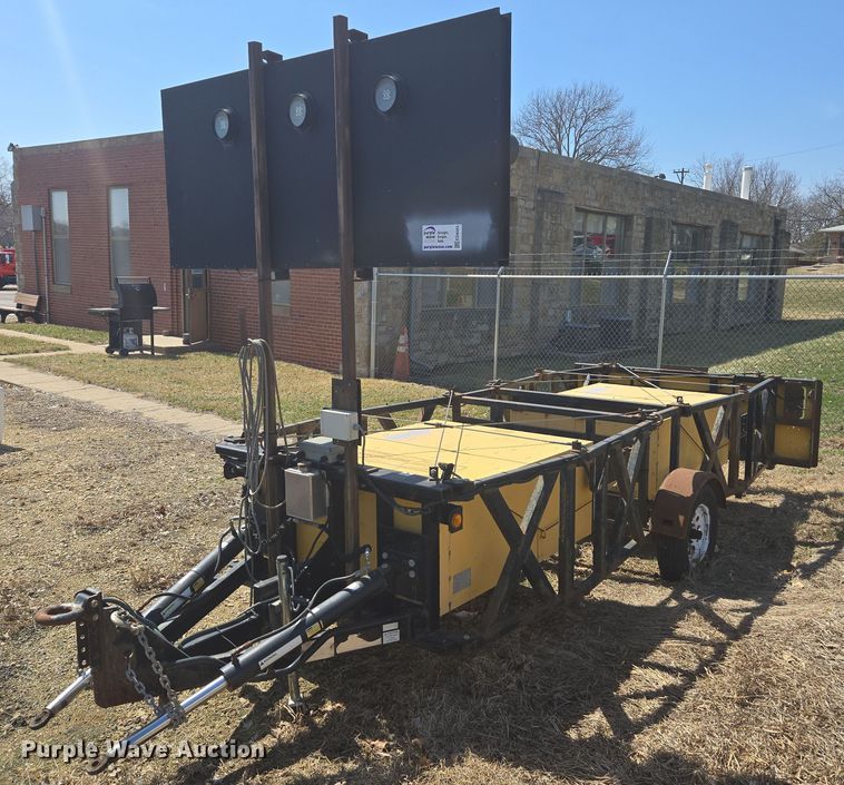 image for item ED4043 2006 Energy Absorption System arrow board trailer