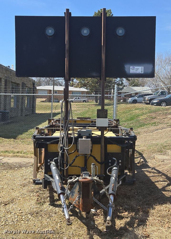 image for item ED4043 2006 Energy Absorption System arrow board trailer