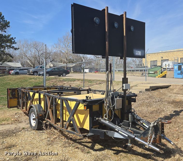 image for item ED4043 2006 Energy Absorption System arrow board trailer