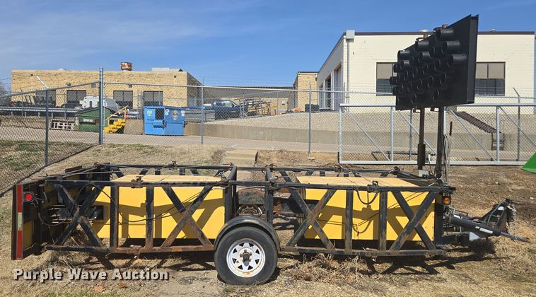 image for item ED4043 2006 Energy Absorption System arrow board trailer