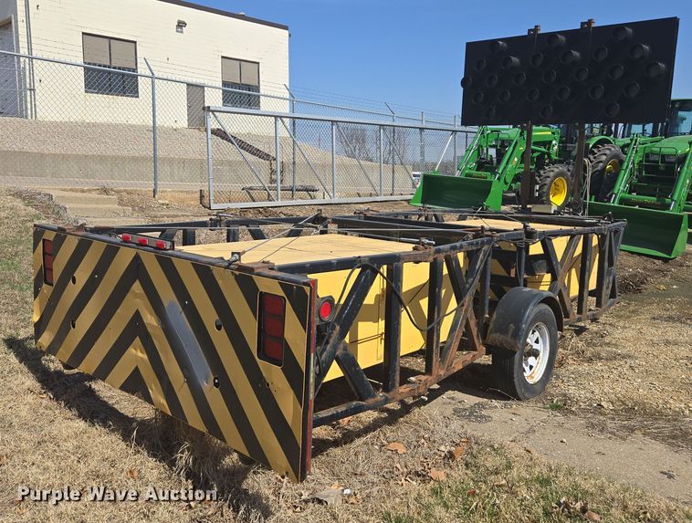 image for item ED4043 2006 Energy Absorption System arrow board trailer