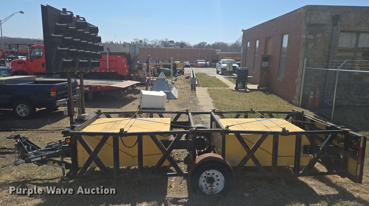 image for item ED4043 2006 Energy Absorption System arrow board trailer