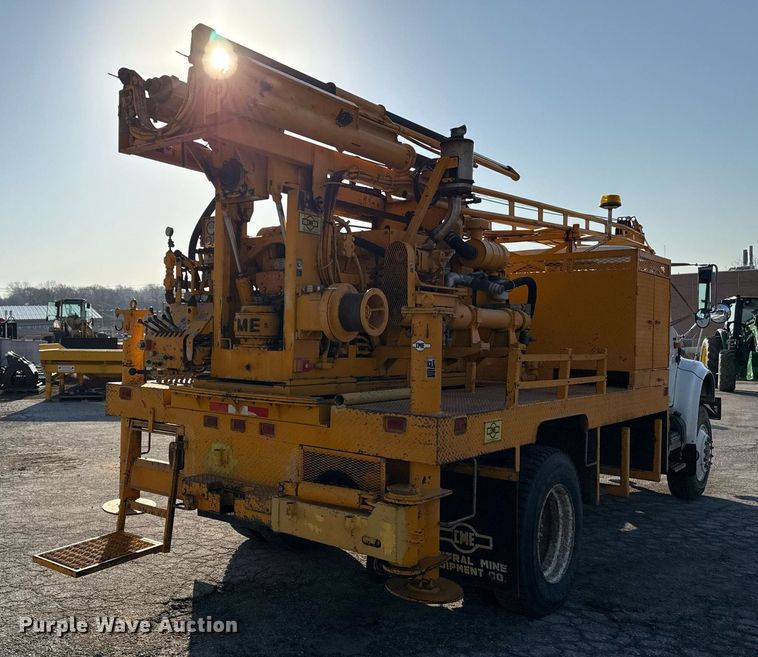 image for item ED4050 1992 International 4800 drilling rig truck