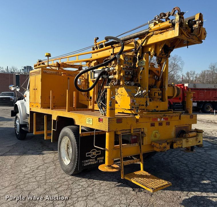 image for item ED4050 1992 International 4800 drilling rig truck