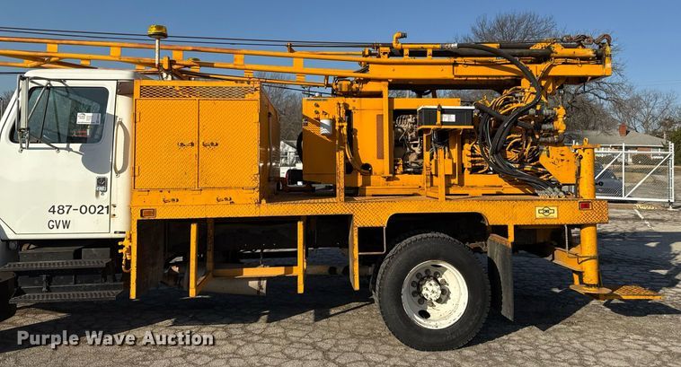 image for item ED4050 1992 International 4800 drilling rig truck