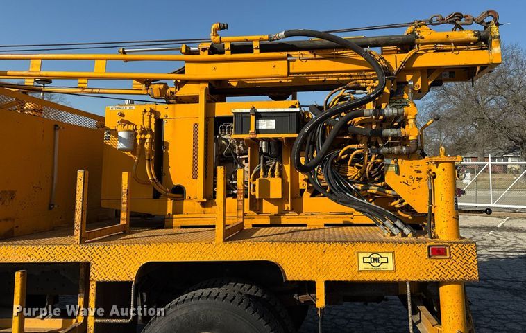 image for item ED4050 1992 International 4800 drilling rig truck