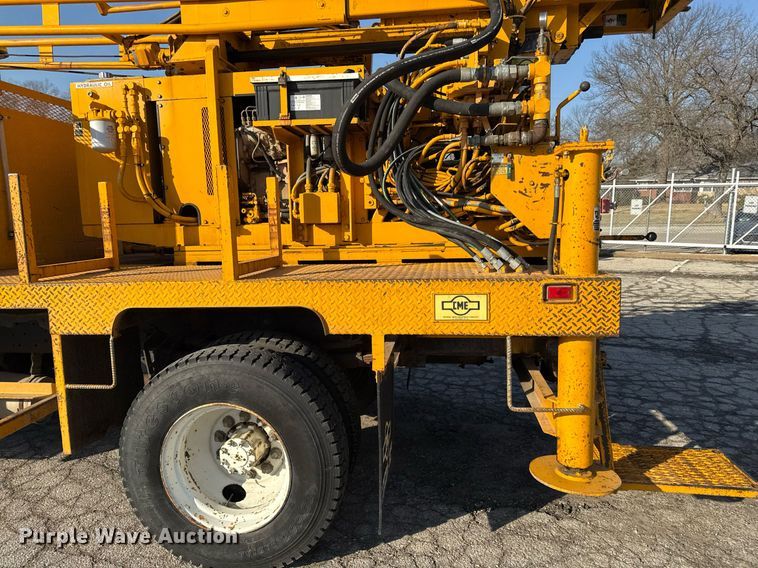 image for item ED4050 1992 International 4800 drilling rig truck