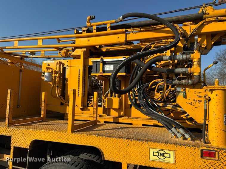 image for item ED4050 1992 International 4800 drilling rig truck