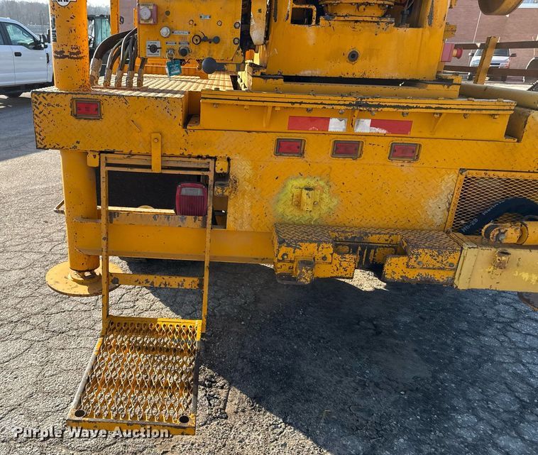 image for item ED4050 1992 International 4800 drilling rig truck