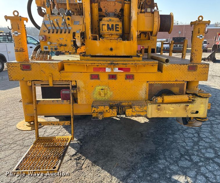 image for item ED4050 1992 International 4800 drilling rig truck