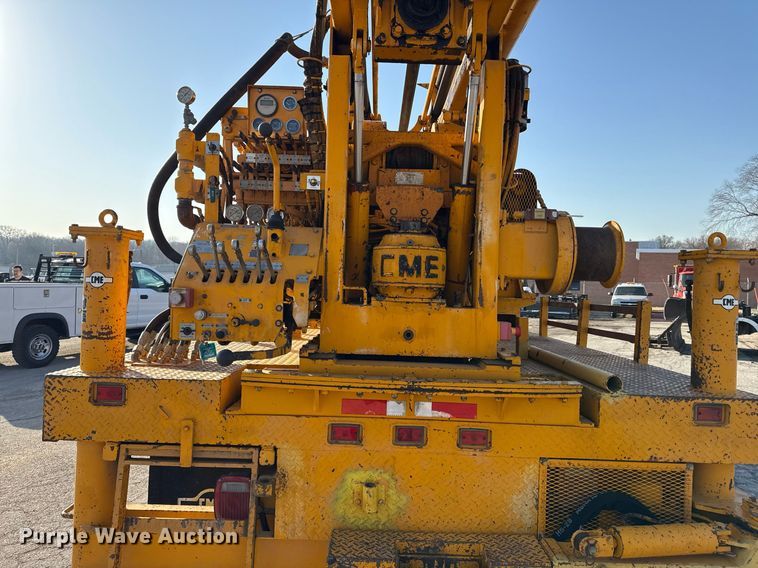 image for item ED4050 1992 International 4800 drilling rig truck