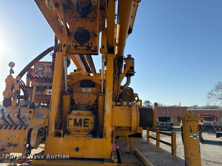 image for item ED4050 1992 International 4800 drilling rig truck