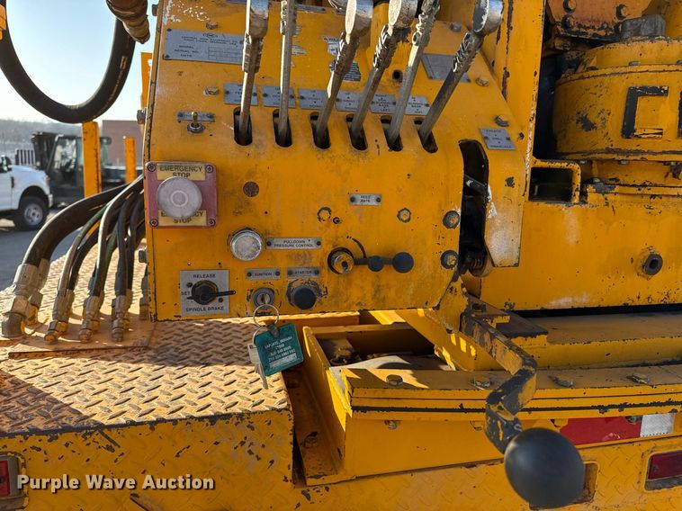 image for item ED4050 1992 International 4800 drilling rig truck