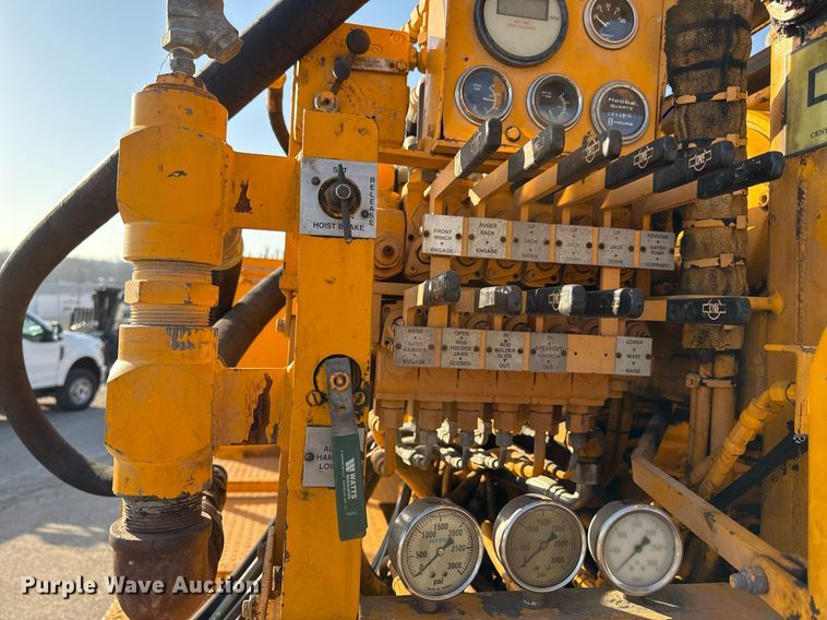 image for item ED4050 1992 International 4800 drilling rig truck