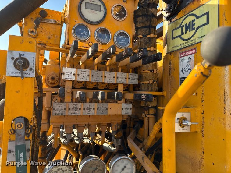 image for item ED4050 1992 International 4800 drilling rig truck