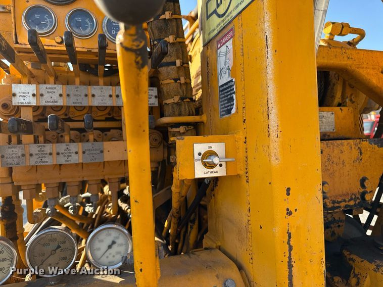 image for item ED4050 1992 International 4800 drilling rig truck