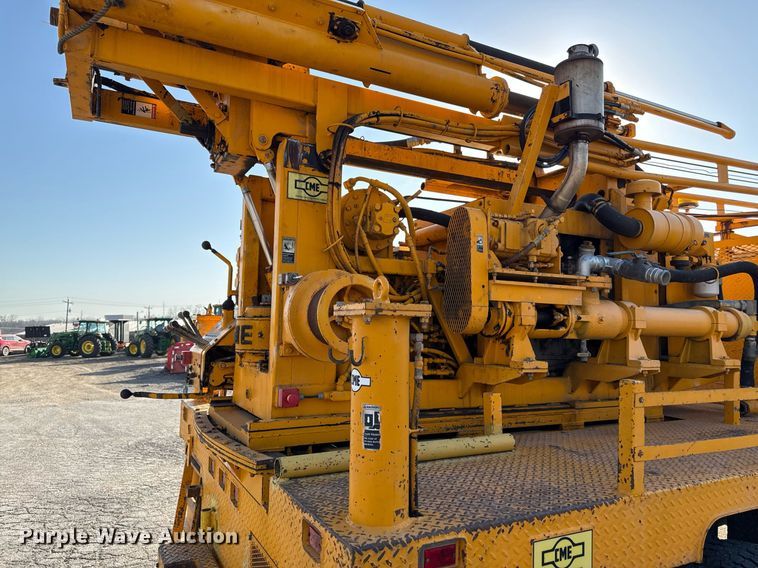 image for item ED4050 1992 International 4800 drilling rig truck