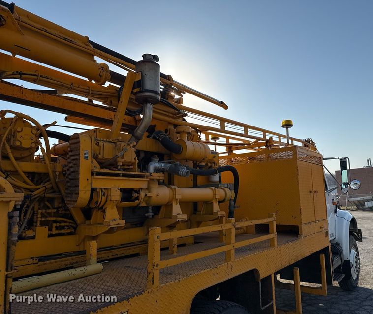 image for item ED4050 1992 International 4800 drilling rig truck