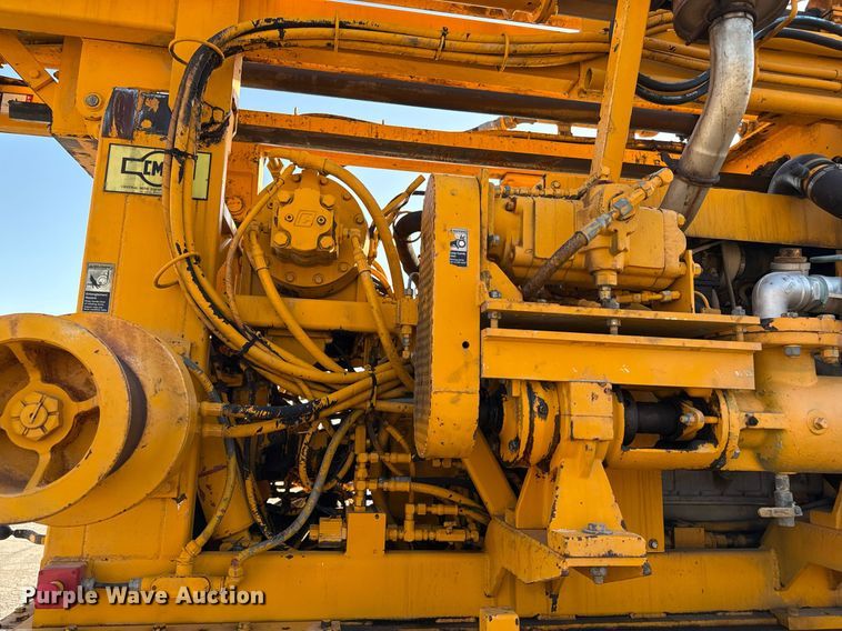 image for item ED4050 1992 International 4800 drilling rig truck