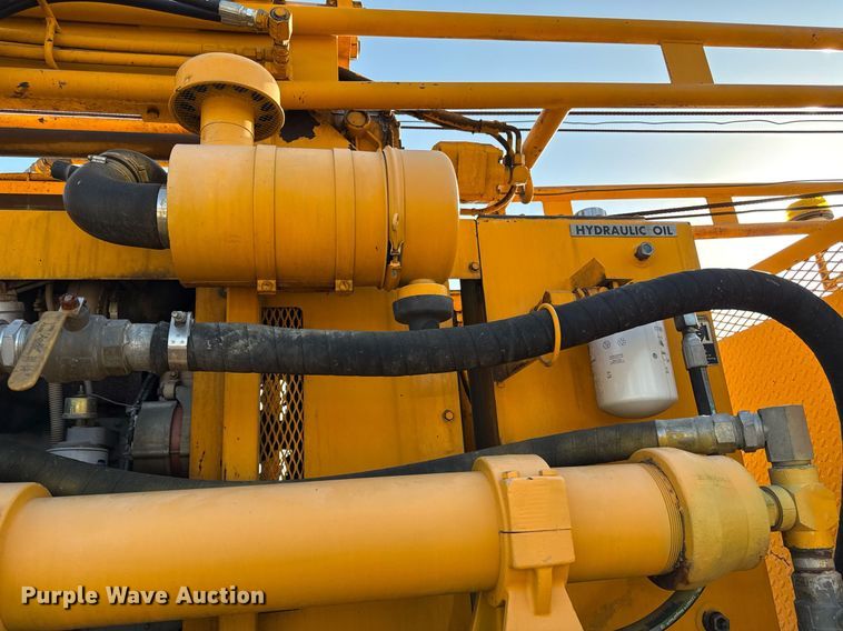 image for item ED4050 1992 International 4800 drilling rig truck