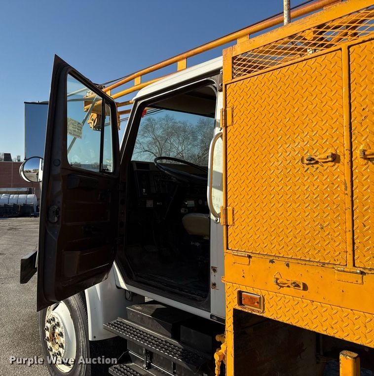 image for item ED4050 1992 International 4800 drilling rig truck