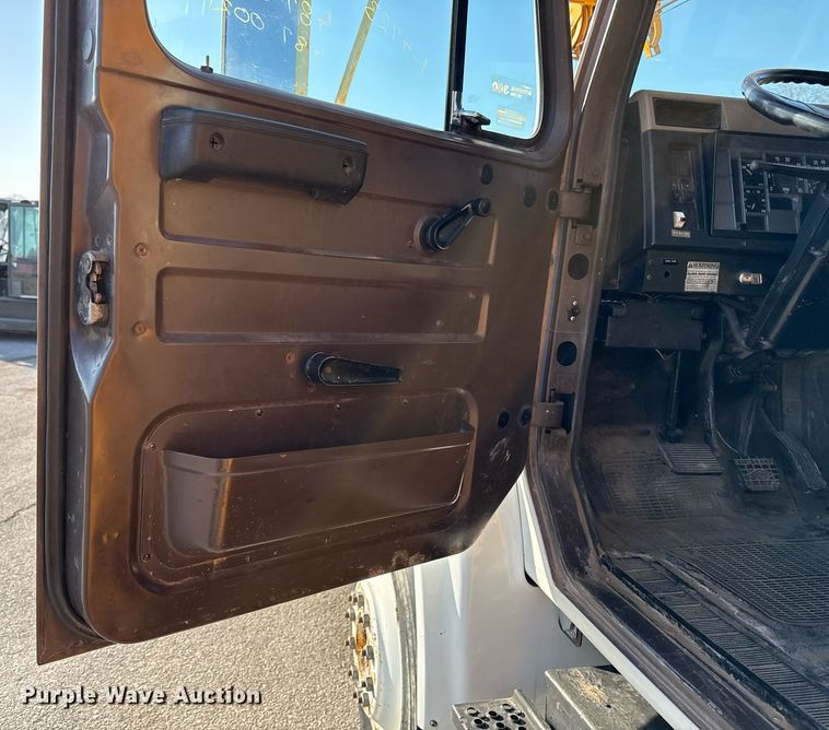 image for item ED4050 1992 International 4800 drilling rig truck