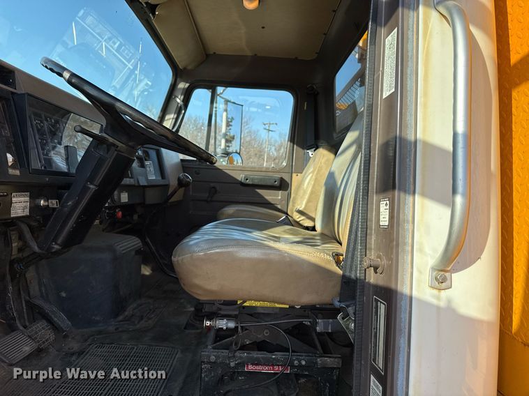 image for item ED4050 1992 International 4800 drilling rig truck