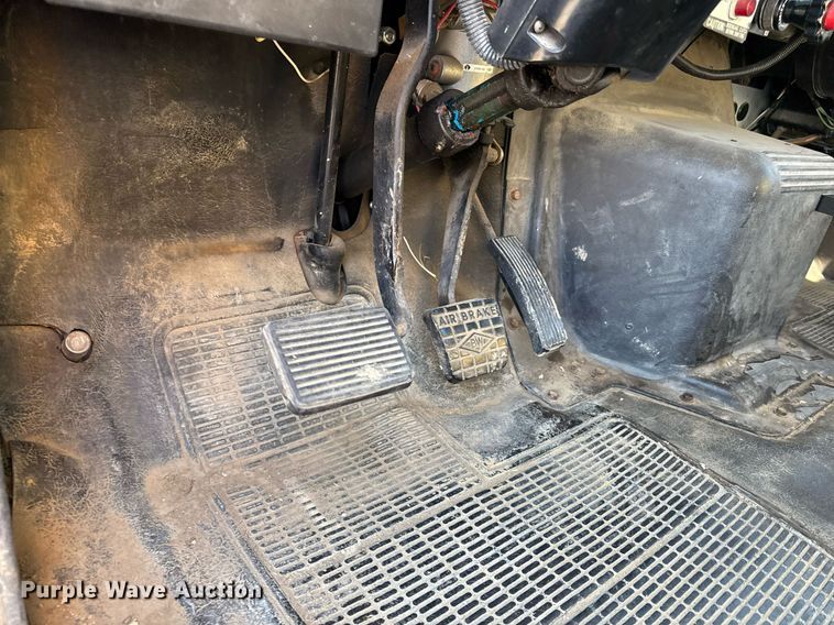 image for item ED4050 1992 International 4800 drilling rig truck