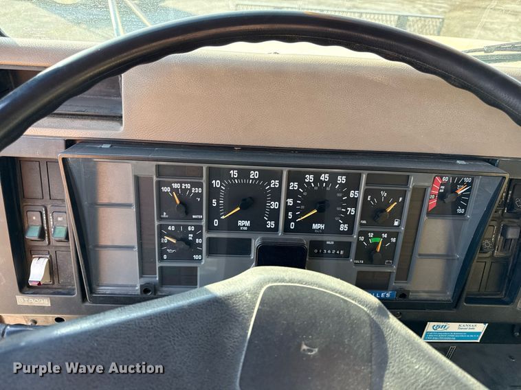 image for item ED4050 1992 International 4800 drilling rig truck