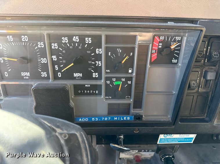 image for item ED4050 1992 International 4800 drilling rig truck