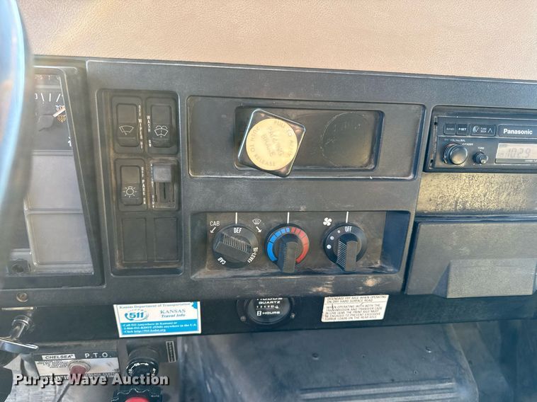 image for item ED4050 1992 International 4800 drilling rig truck