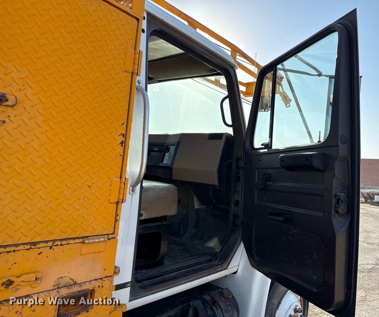 image for item ED4050 1992 International 4800 drilling rig truck