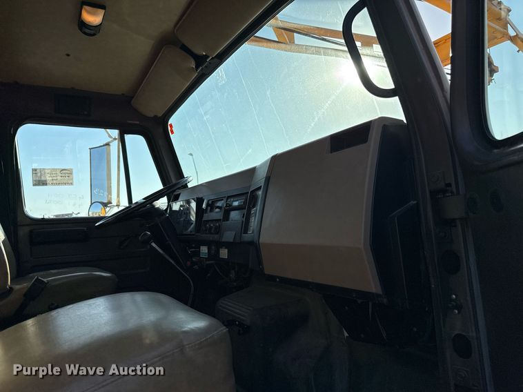 image for item ED4050 1992 International 4800 drilling rig truck