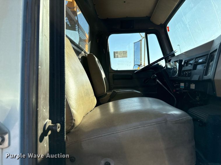 image for item ED4050 1992 International 4800 drilling rig truck