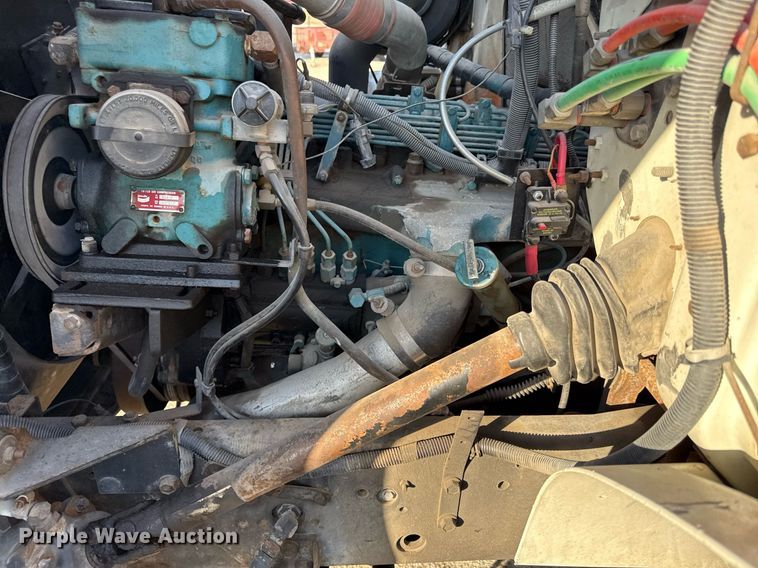 image for item ED4050 1992 International 4800 drilling rig truck