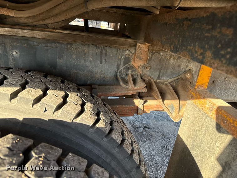 image for item ED4050 1992 International 4800 drilling rig truck