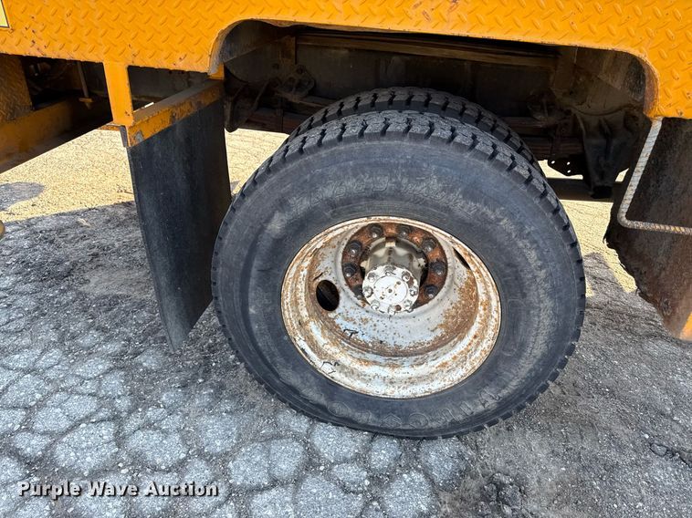 image for item ED4050 1992 International 4800 drilling rig truck