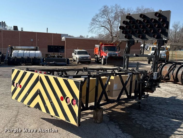 image for item ED4051 2001 Trinity crash attenuator