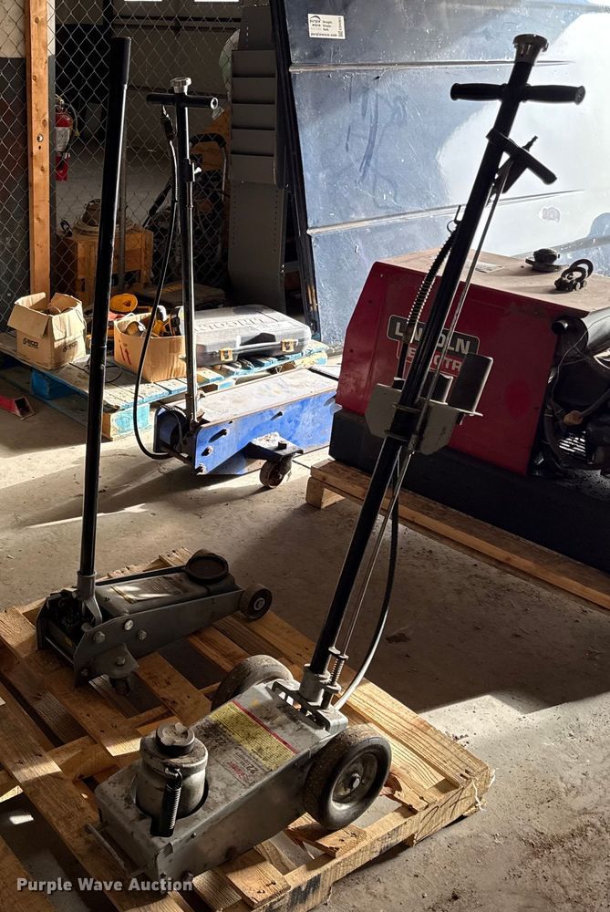 image for item ED4068 (2) Floor jacks