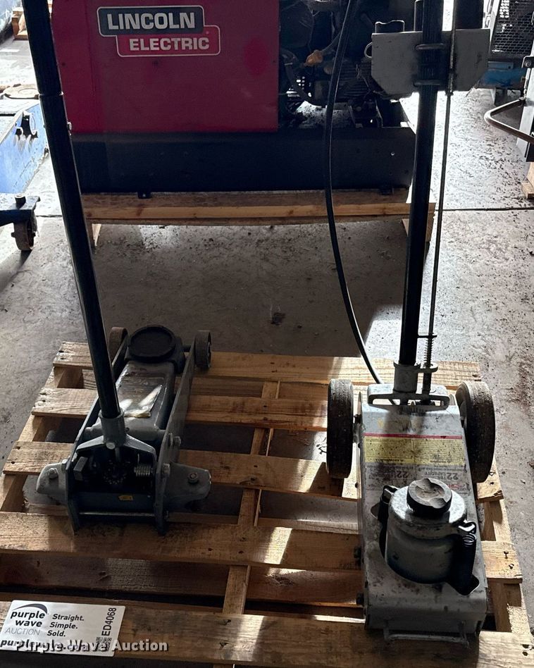 image for item ED4068 (2) Floor jacks
