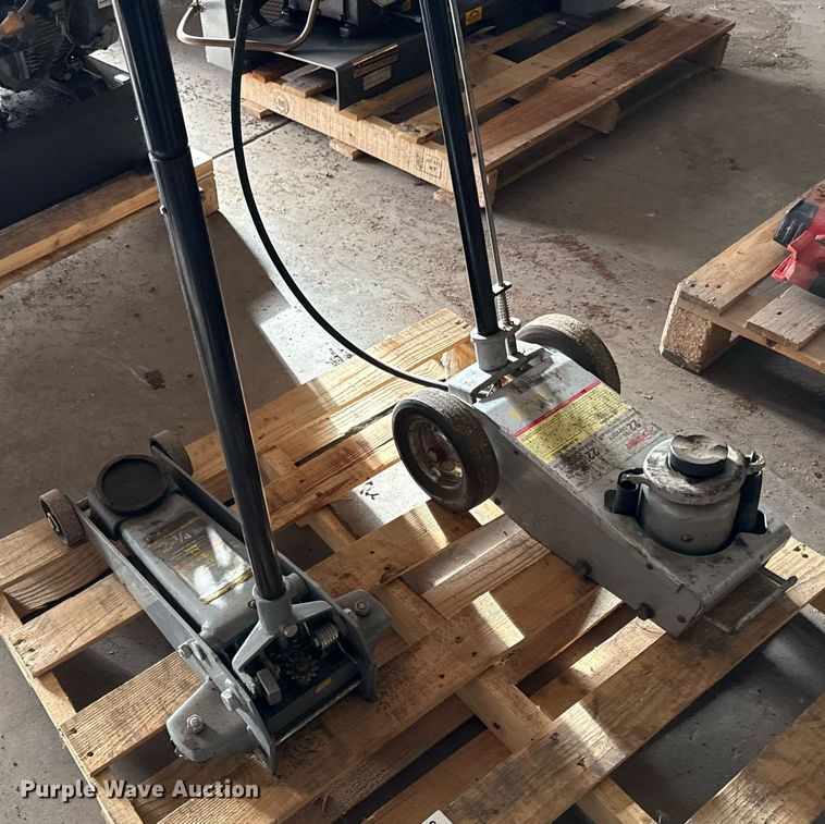 image for item ED4068 (2) Floor jacks