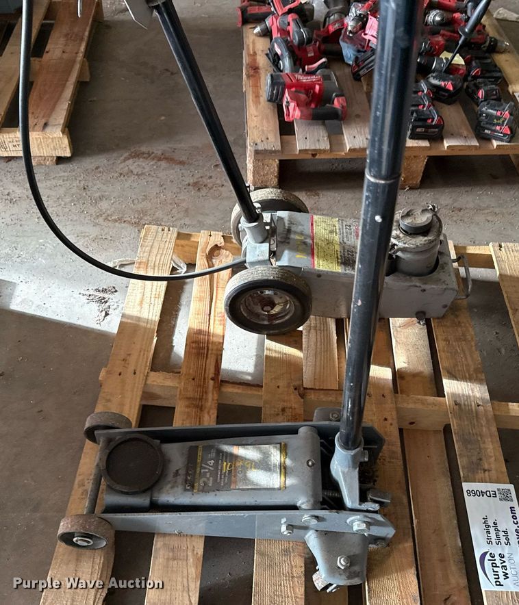 image for item ED4068 (2) Floor jacks