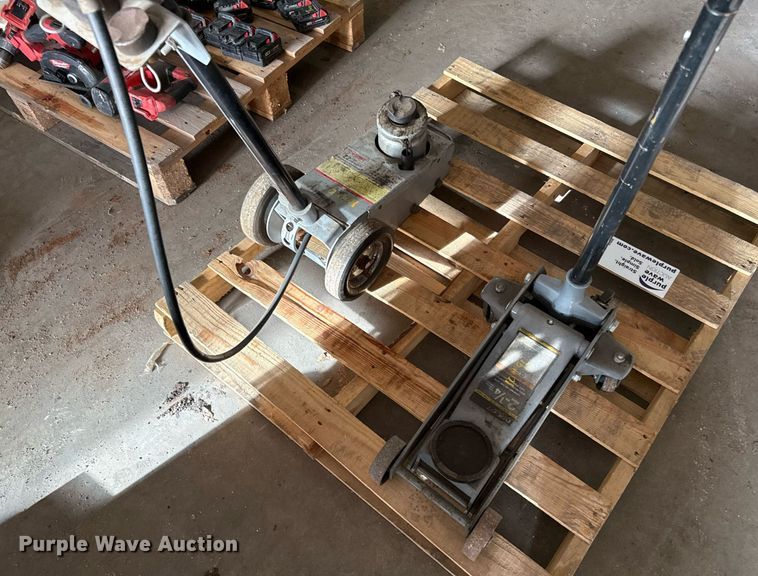 image for item ED4068 (2) Floor jacks