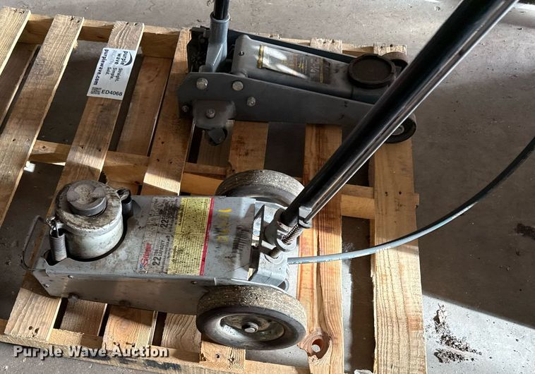 image for item ED4068 (2) Floor jacks