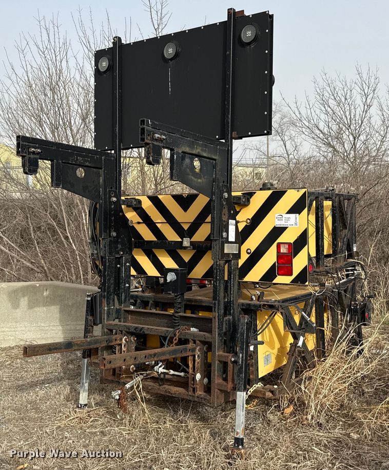 image for item ED4073 2005 Trinity  180 crash attenuator
