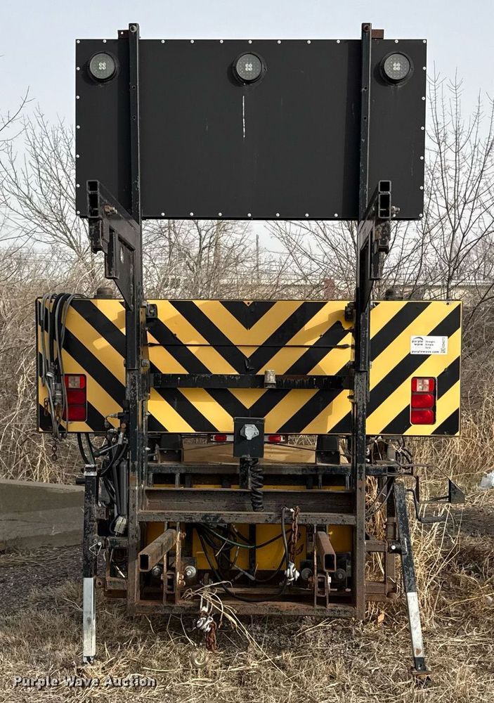 image for item ED4073 2005 Trinity  180 crash attenuator