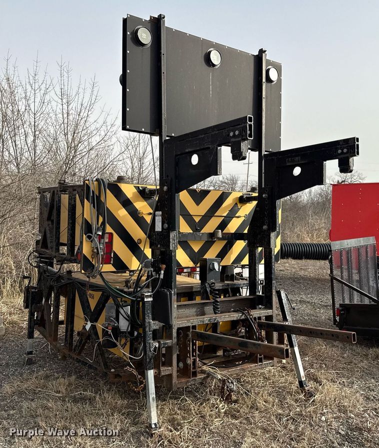 image for item ED4073 2005 Trinity  180 crash attenuator